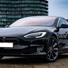 Tesla Model S 75D