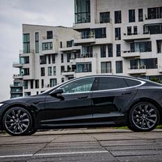 Tesla Model S 75D
