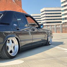 Mercedes Benz 190e 2.3 (Luftundervogn)