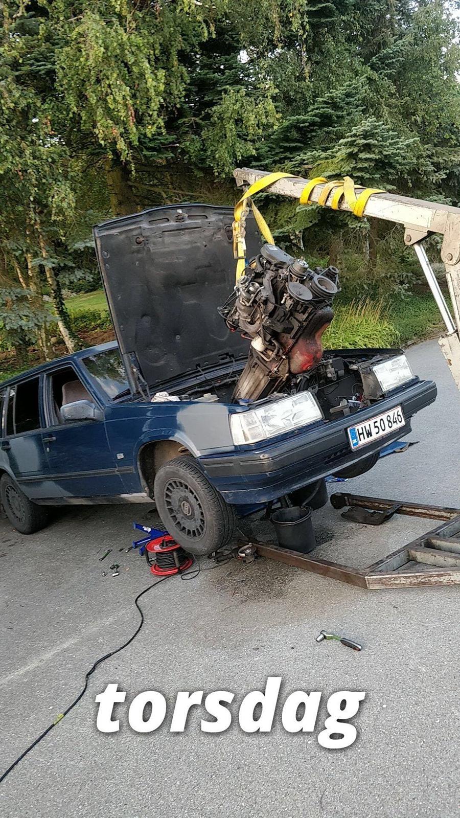 Volvo 240 - Den bil jeg fik b230ft'ern fra, samt den ekstra gearkasse og lidt fint gummi ;)  billede 14