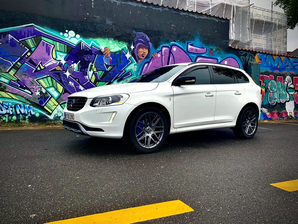 Volvo XC60 Momentum D4  billede 1