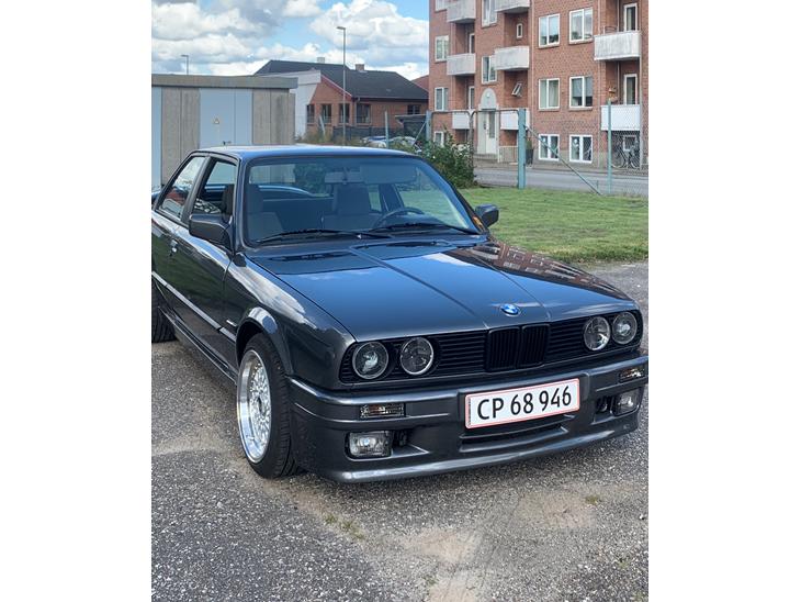 BMW E30 320i 2dørs 1989 Bilen er nymalet i 2019 under...