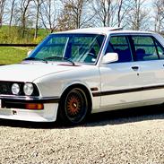 BMW E28 520i