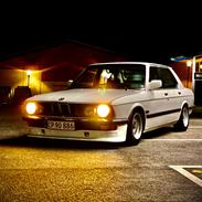 BMW E28 520i