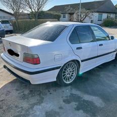 BMW E36 320i  ( 325i )