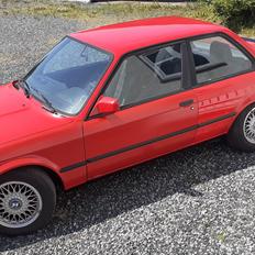 BMW E30 318iS