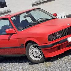 BMW E30 318iS