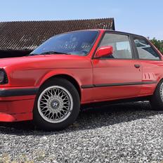 BMW E30 318iS