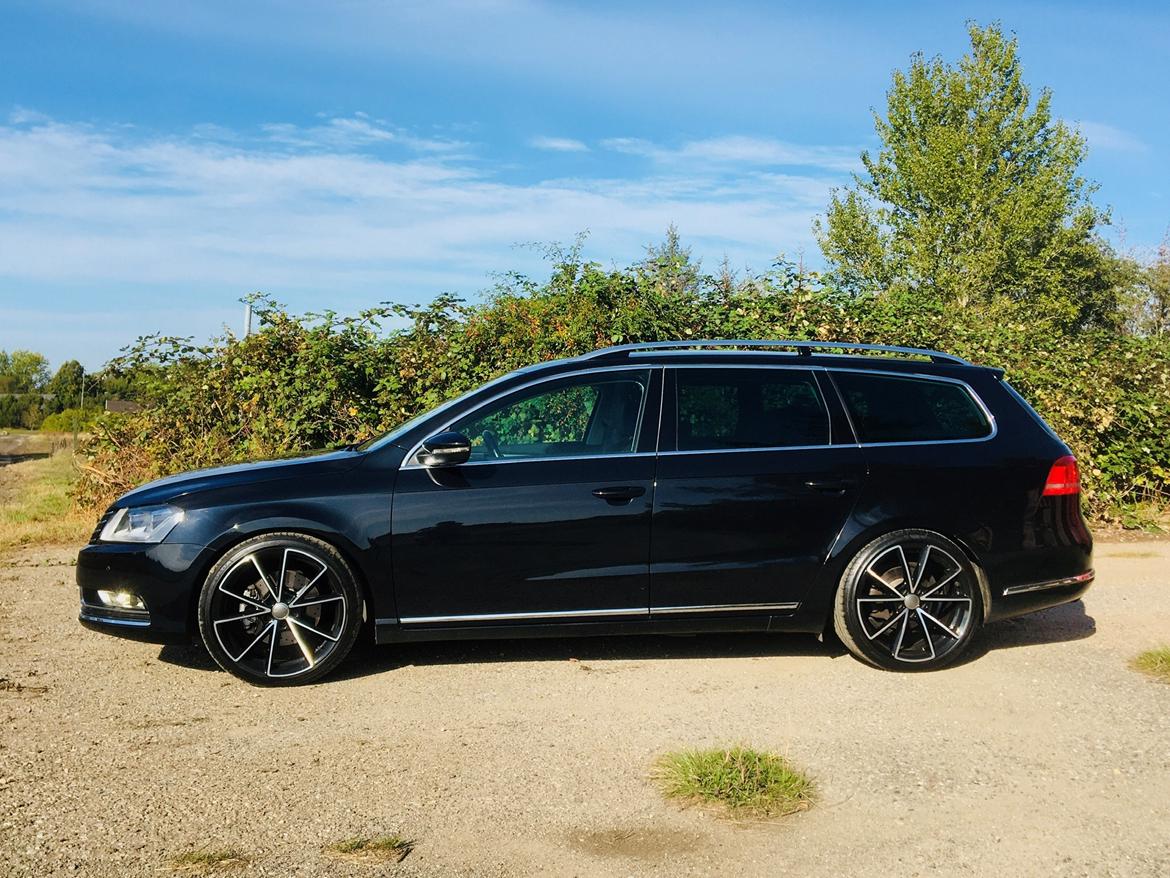 VW Passat 1.8 TFSI Highline - Klær den med sorte sutsko på billede 19