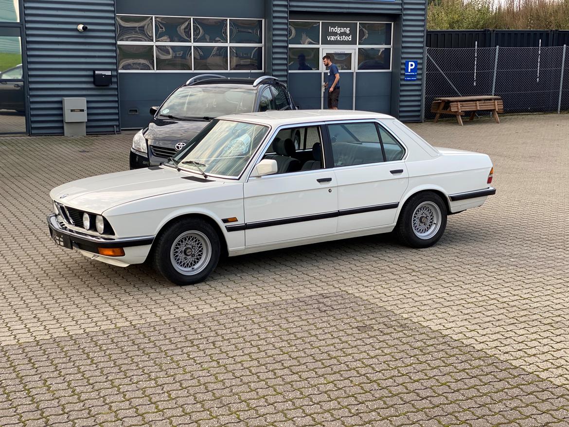 BMW E28 520i billede 8