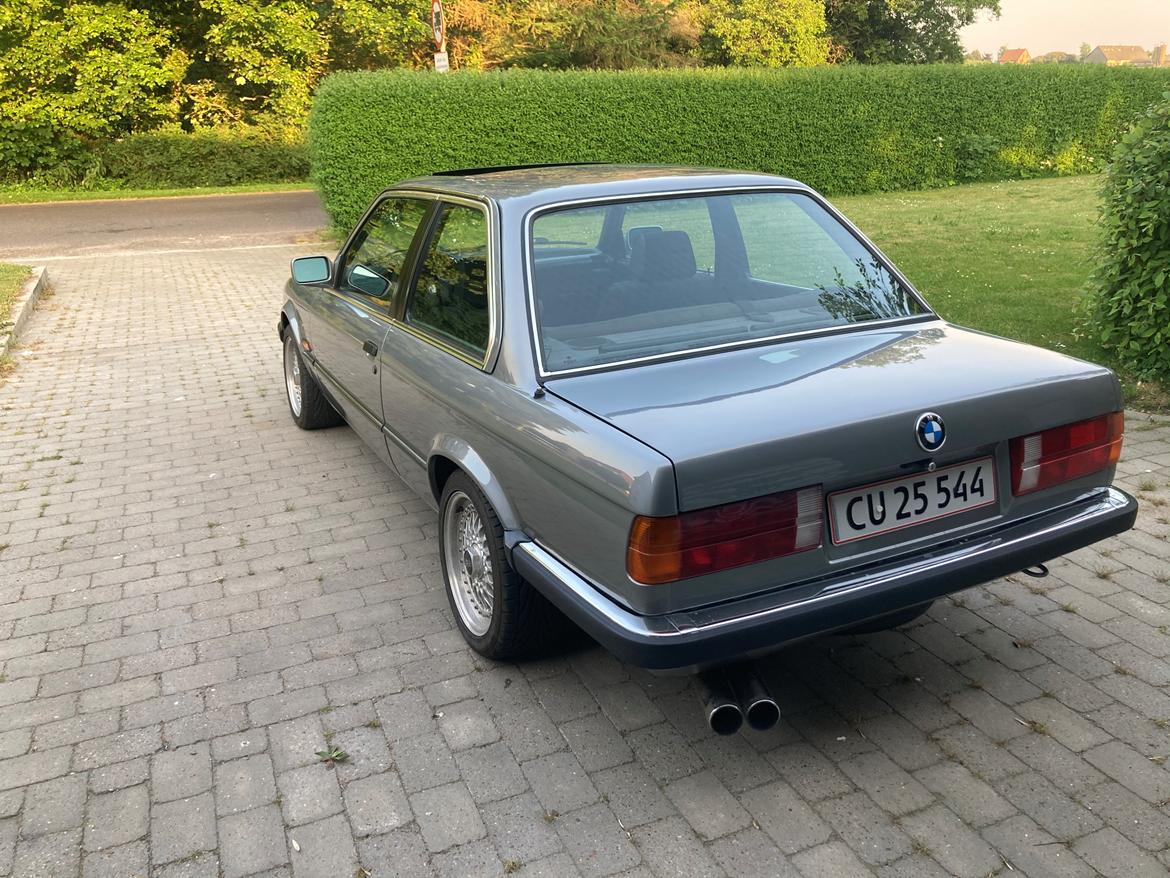 BMW E30 billede 5