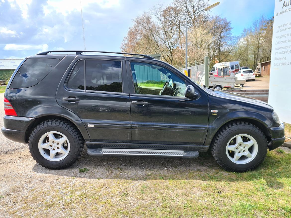 Mercedes Benz ML 320 V6 Benzin * TIDL. BIL * billede 2