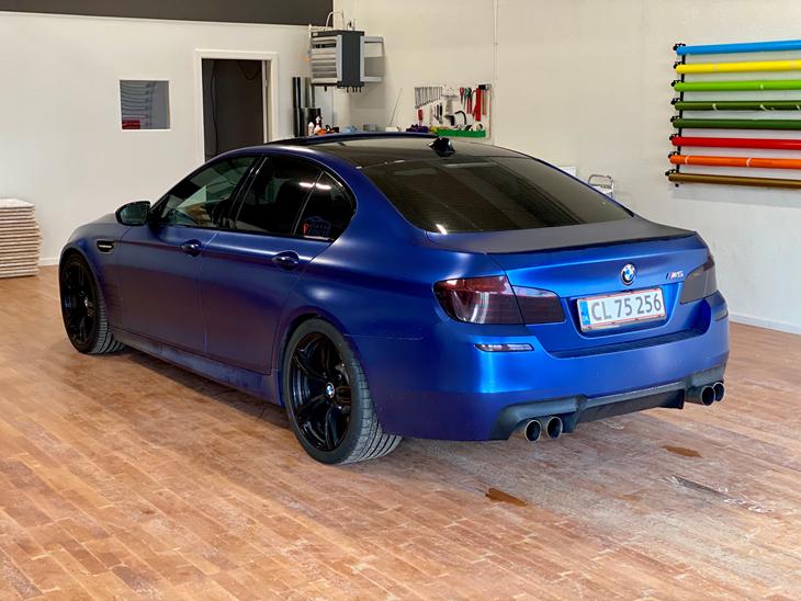 {{currentPhoto.altText}} billede {{currentPhoto.number}}