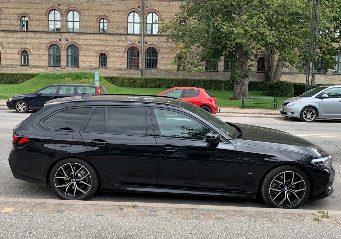 BMW 520d Touring xDrive M-Sport billede 2