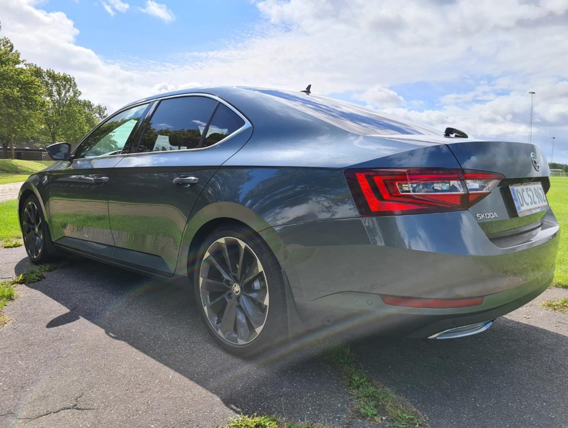 Skoda Superb 2.0 TDI Style billede 1