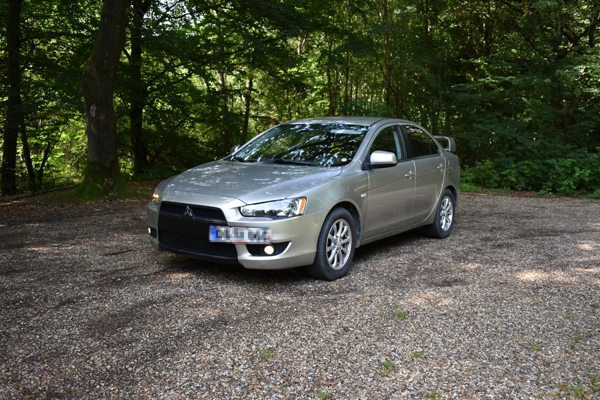 Mitsubishi Lancer X Sports Sedan billede 1