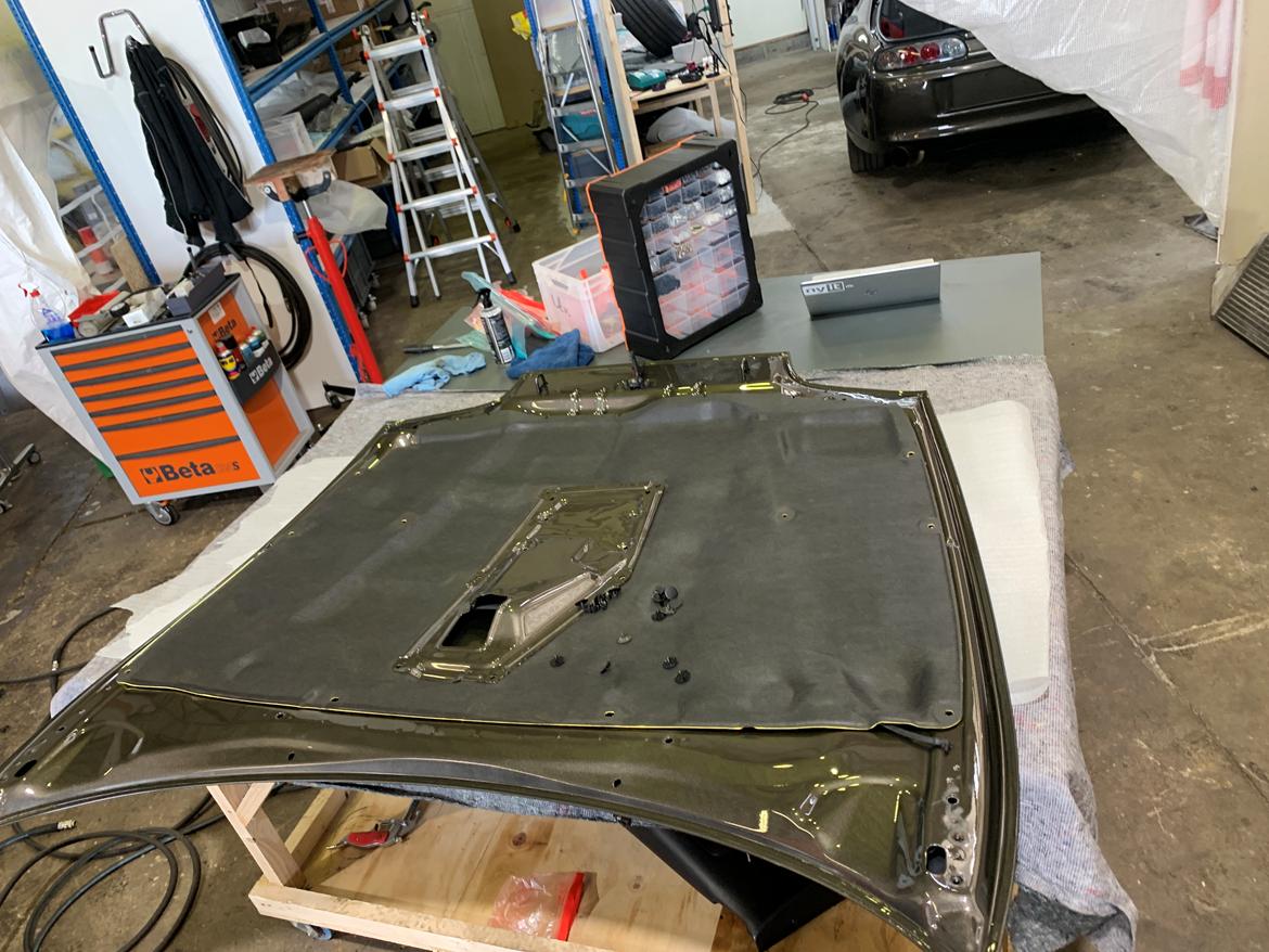 Toyota Supra MKIV (JZA80) TT Targa EU LHD 6 trins - Nyt originalt dæmpemateriale under motorhjelm + nye originale clips billede 8