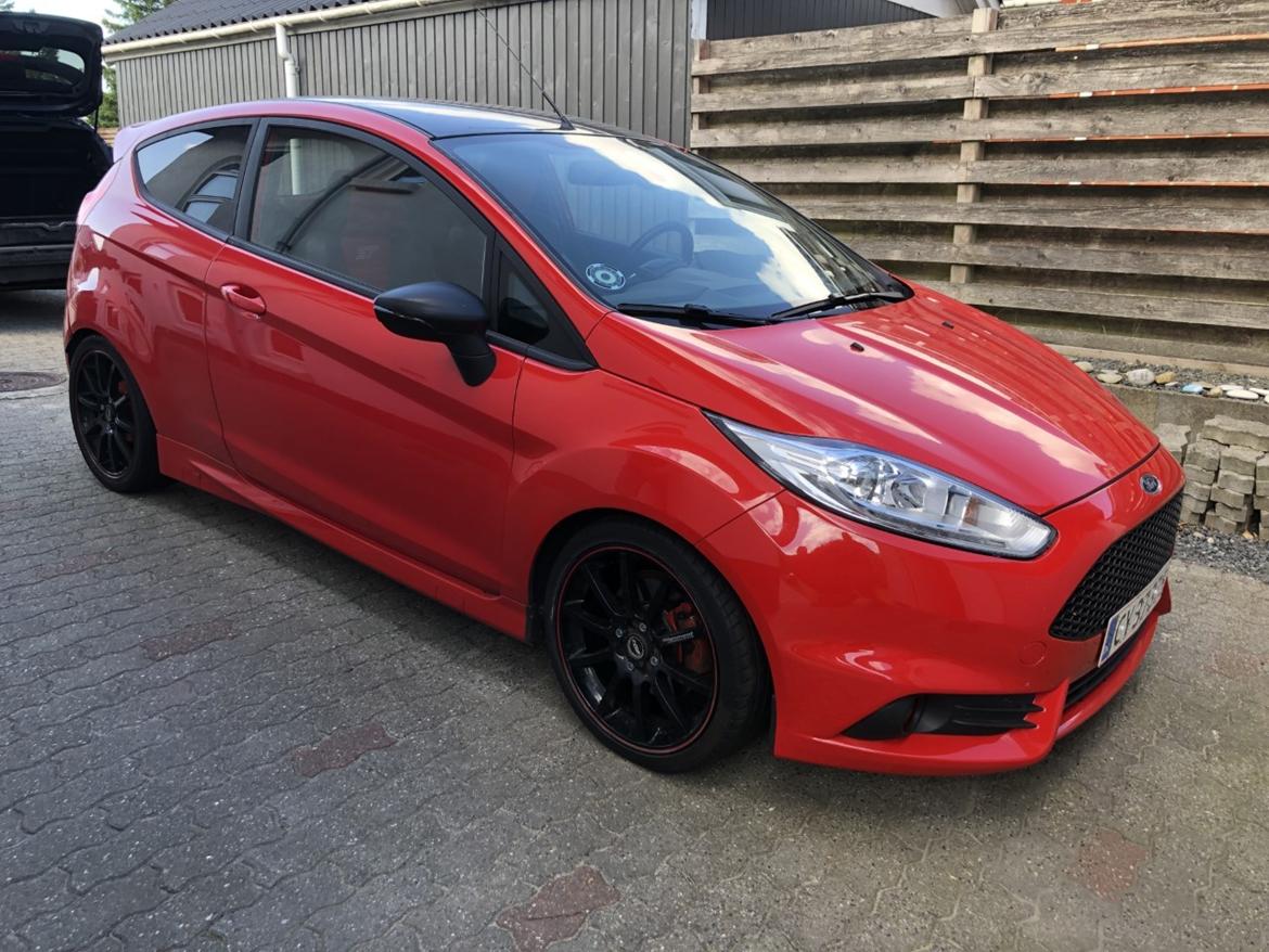 Ford Fiesta Red Edition 1,0 scti  - Sommeren 2021 billede 3