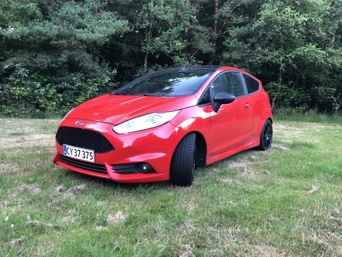 Ford Fiesta Red Edition 1,0 scti  - Sommeren 2021 billede 5