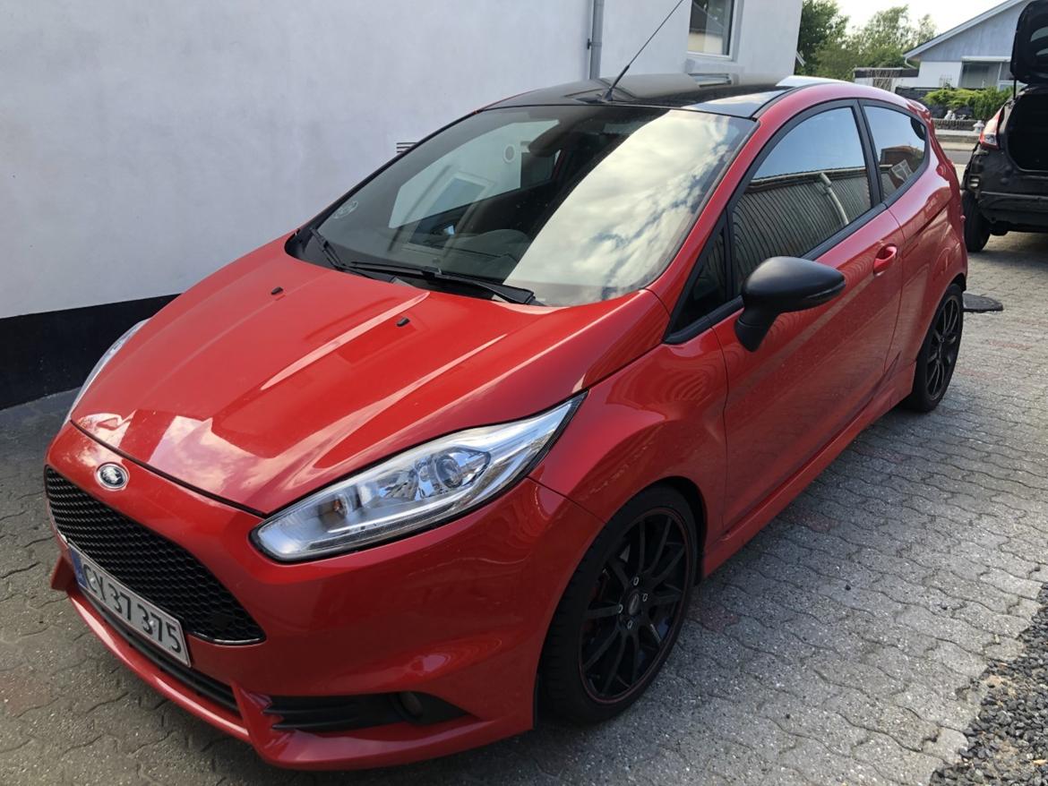 Ford Fiesta Red Edition 1,0 scti  - Sommeren 2021 billede 4