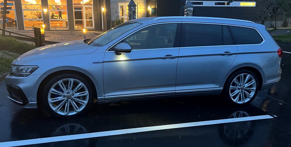 VW Passat B8.5 GTE Wagon Queen Family Truckster billede 2