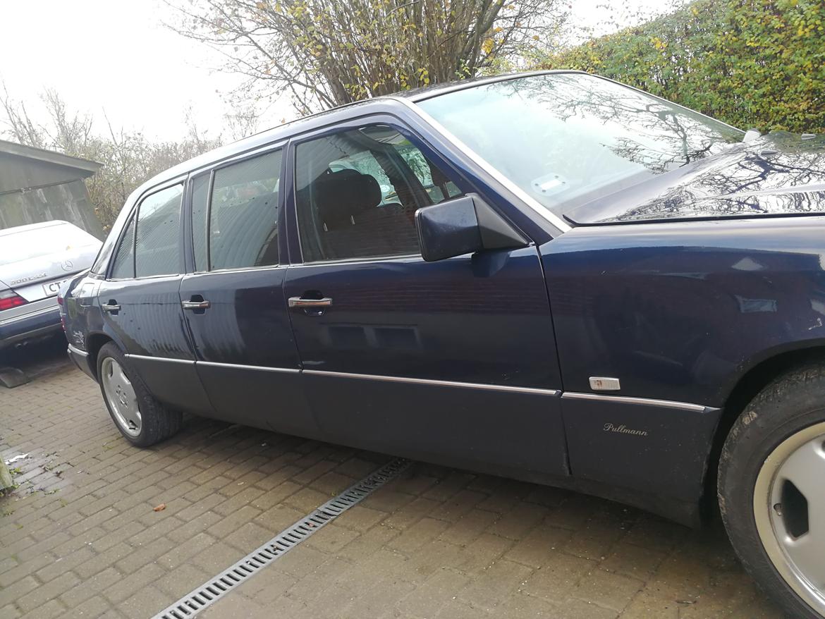 Mercedes Benz 260E Lang 6 Dørs Limousine billede 2