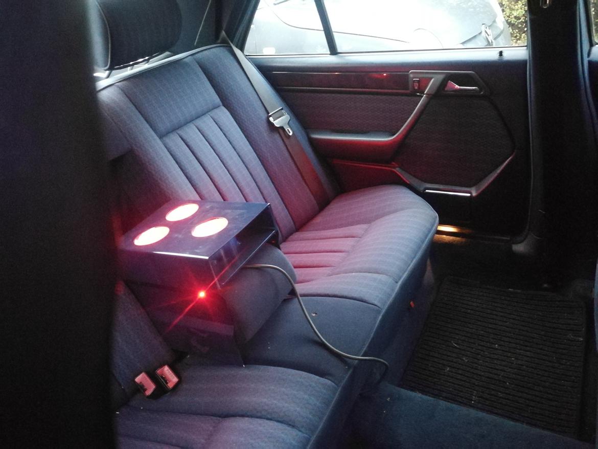 Mercedes Benz 260E Lang 6 Dørs Limousine billede 4