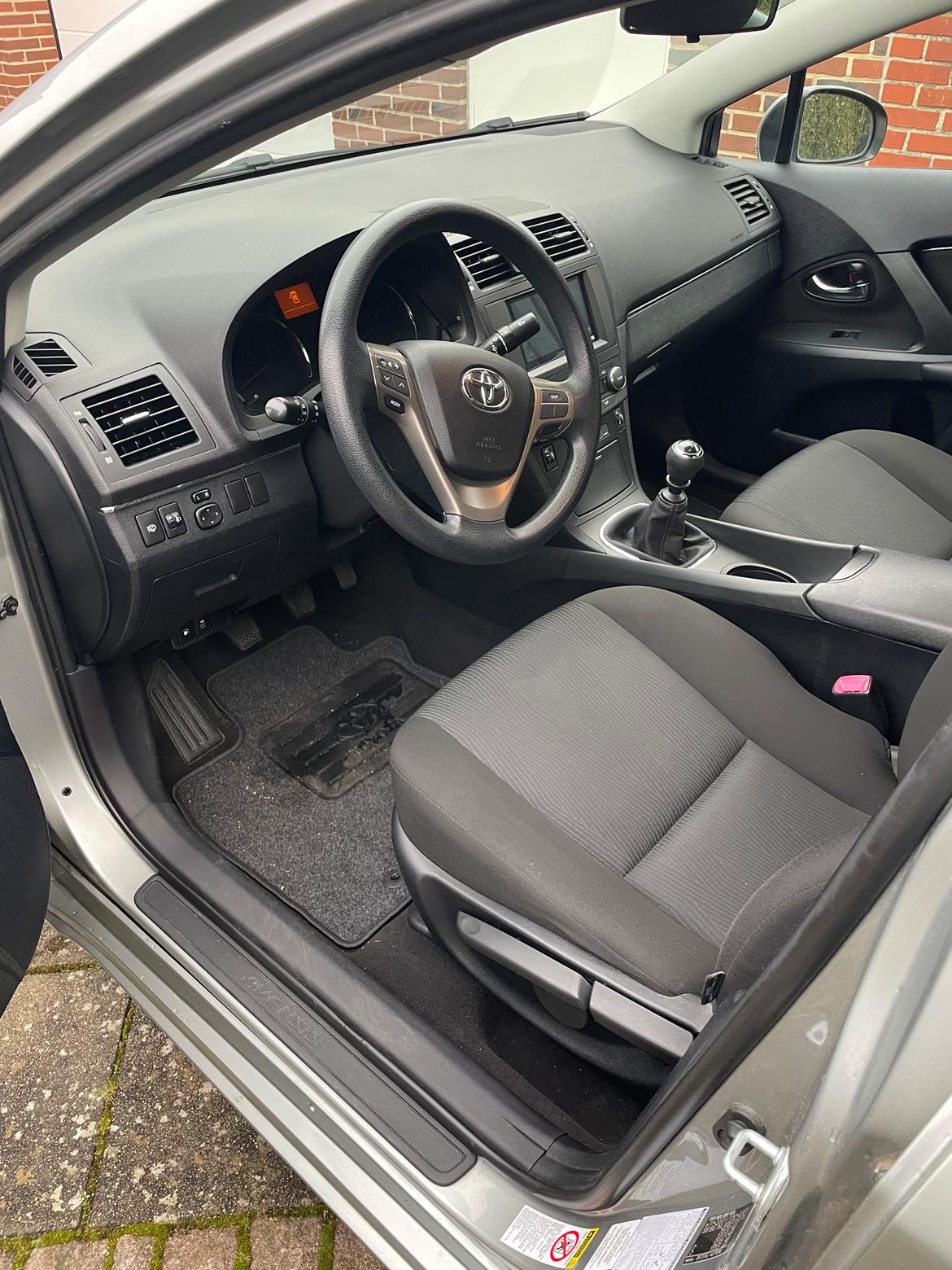 Toyota Avensis (Solgt) billede 7