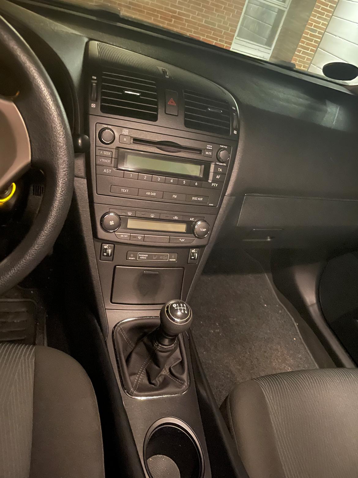 Toyota Avensis (Solgt) billede 9