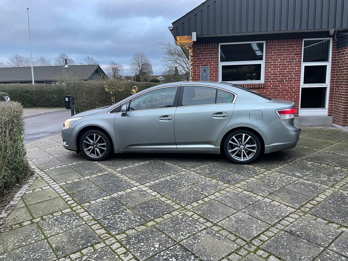 Toyota Avensis (Solgt) billede 13