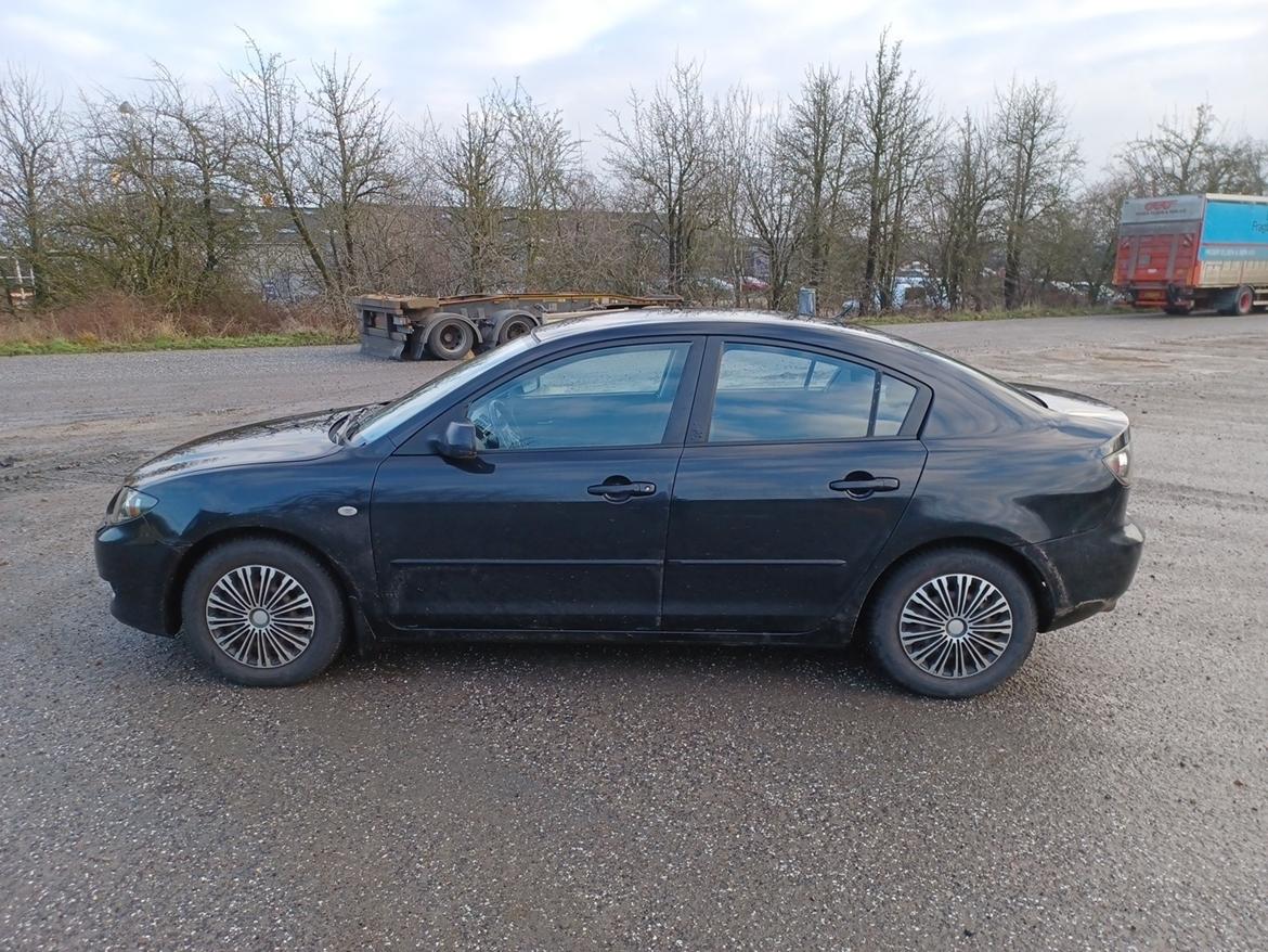 Mazda 3 sedan BK. billede 1