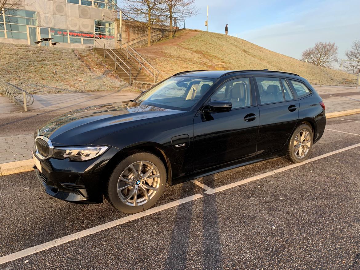 BMW 330e Touring billede 1