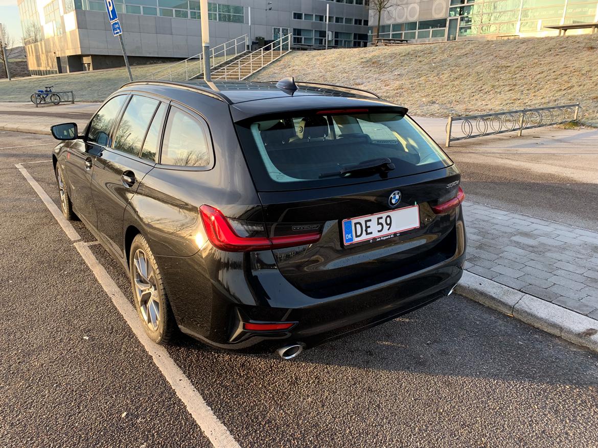 BMW 330e Touring billede 2