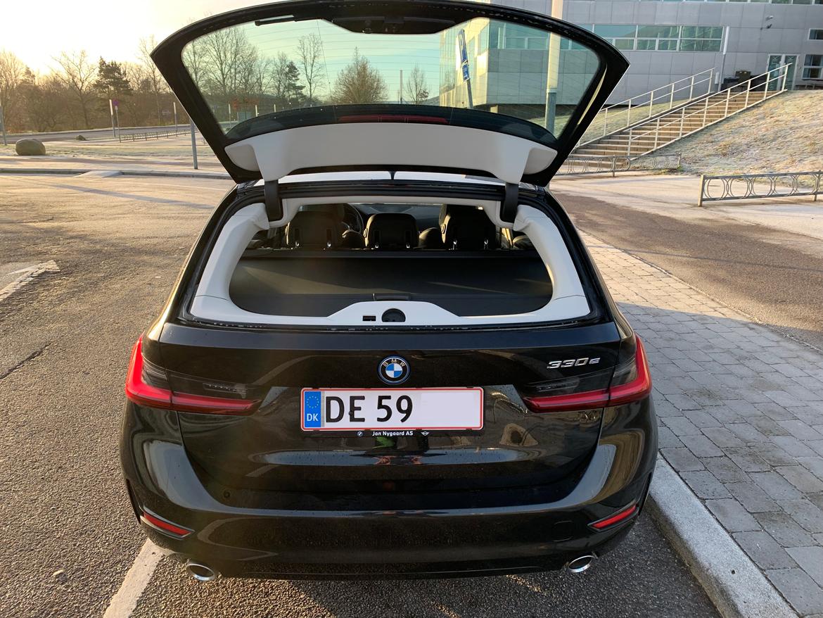 BMW 330e Touring billede 4