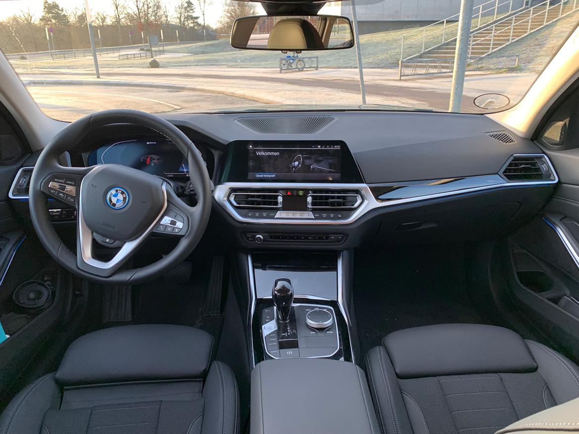 BMW 330e Touring billede 7