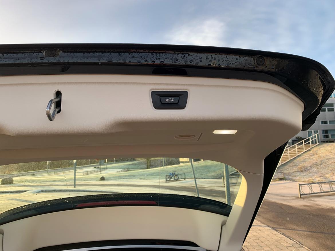 BMW 330e Touring billede 8