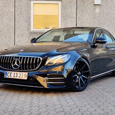 Mercedes Benz W213 E220d AMG Line