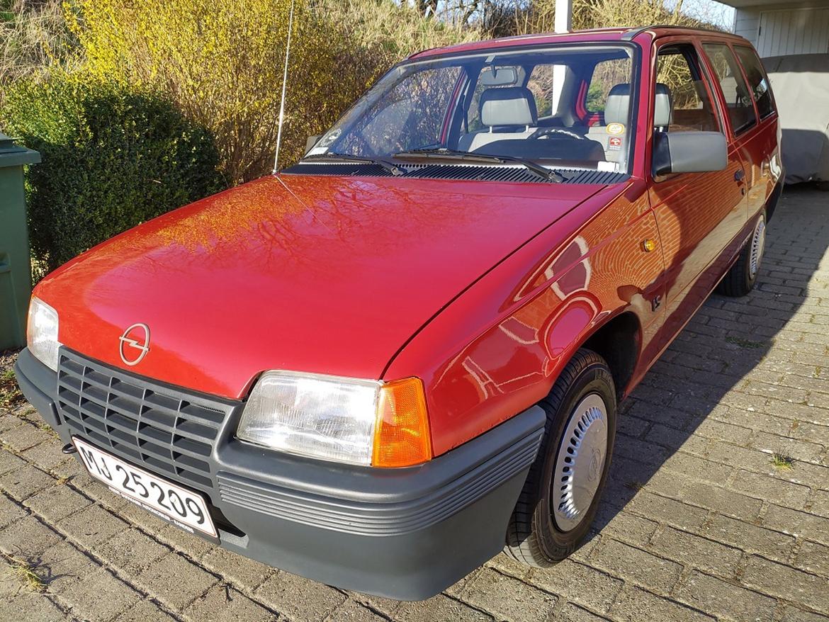 Opel Kadett E Caravan 1.3S LS billede 1