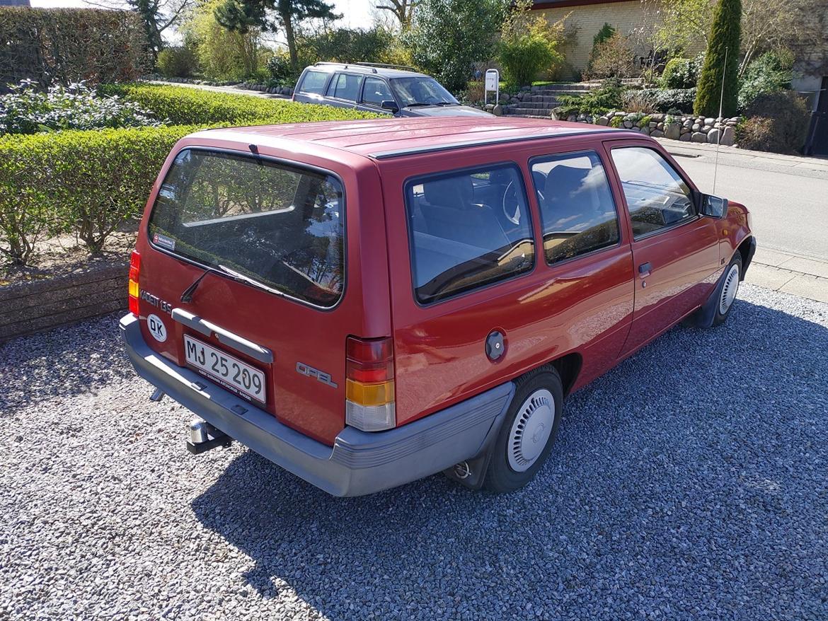 Opel Kadett E Caravan 1.3S LS billede 14