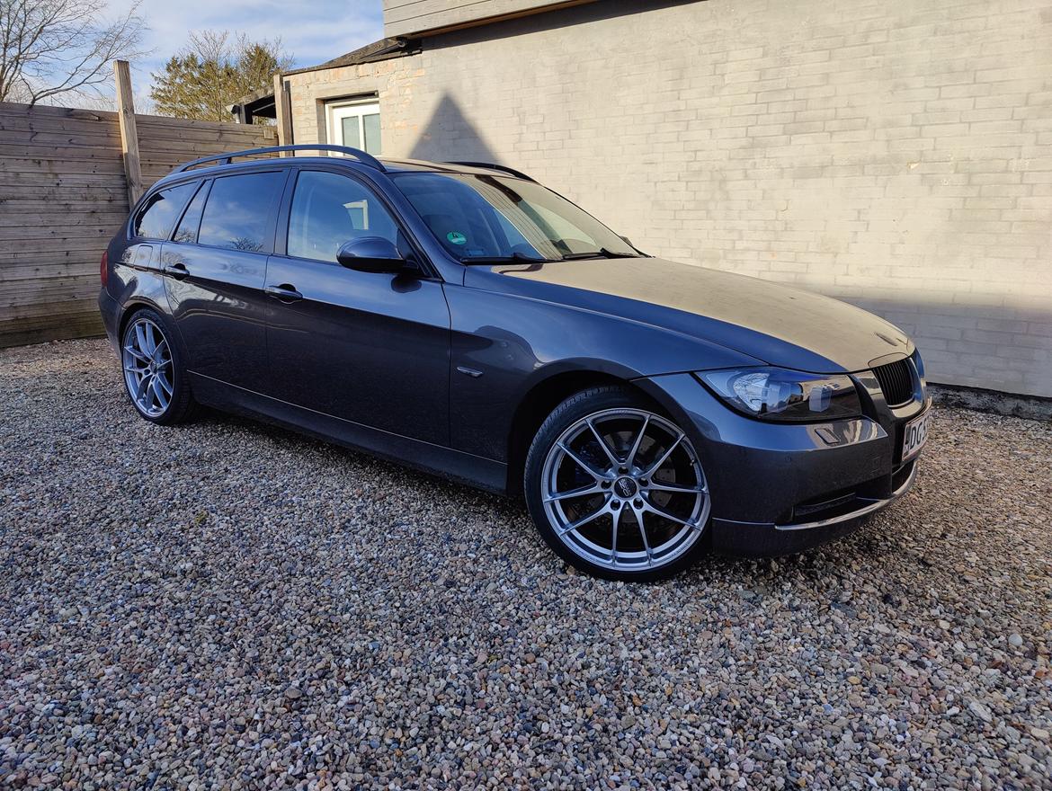 BMW 320d touring billede 1