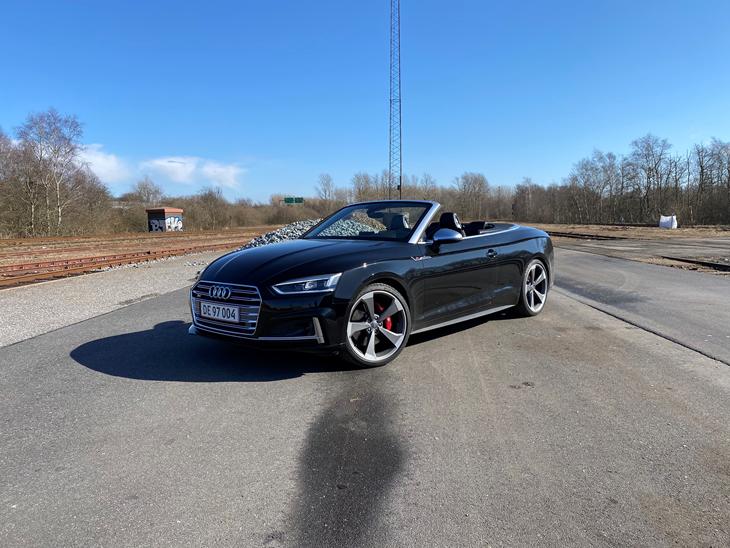 {{currentPhoto.altText}} billede {{currentPhoto.number}}