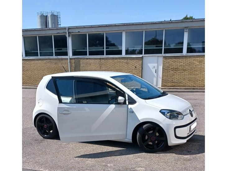 {{currentPhoto.altText}} billede {{currentPhoto.number}}