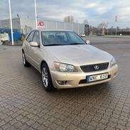 Lexus is200