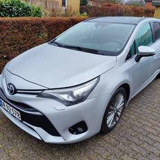 Toyota Avensis 1,8 VVT-i T2 Premium Touring Sports 5d