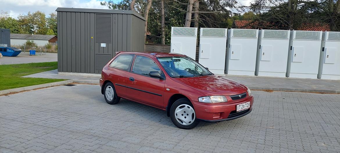 Mazda 323P Sport 1.5 16v Coupehatch - Nu med ¨Three spoke hubcaps¨ FED billede 1