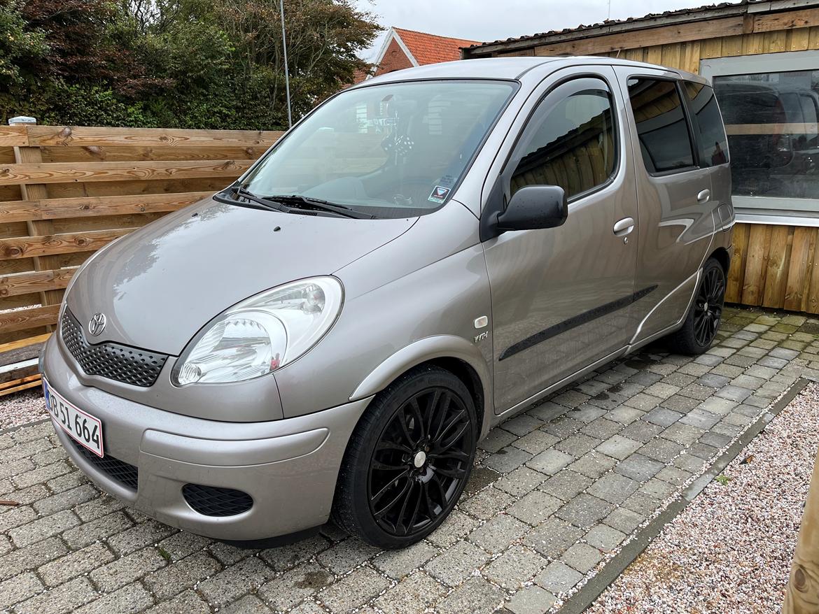 Toyota Yaris verso R.I.P billede 1