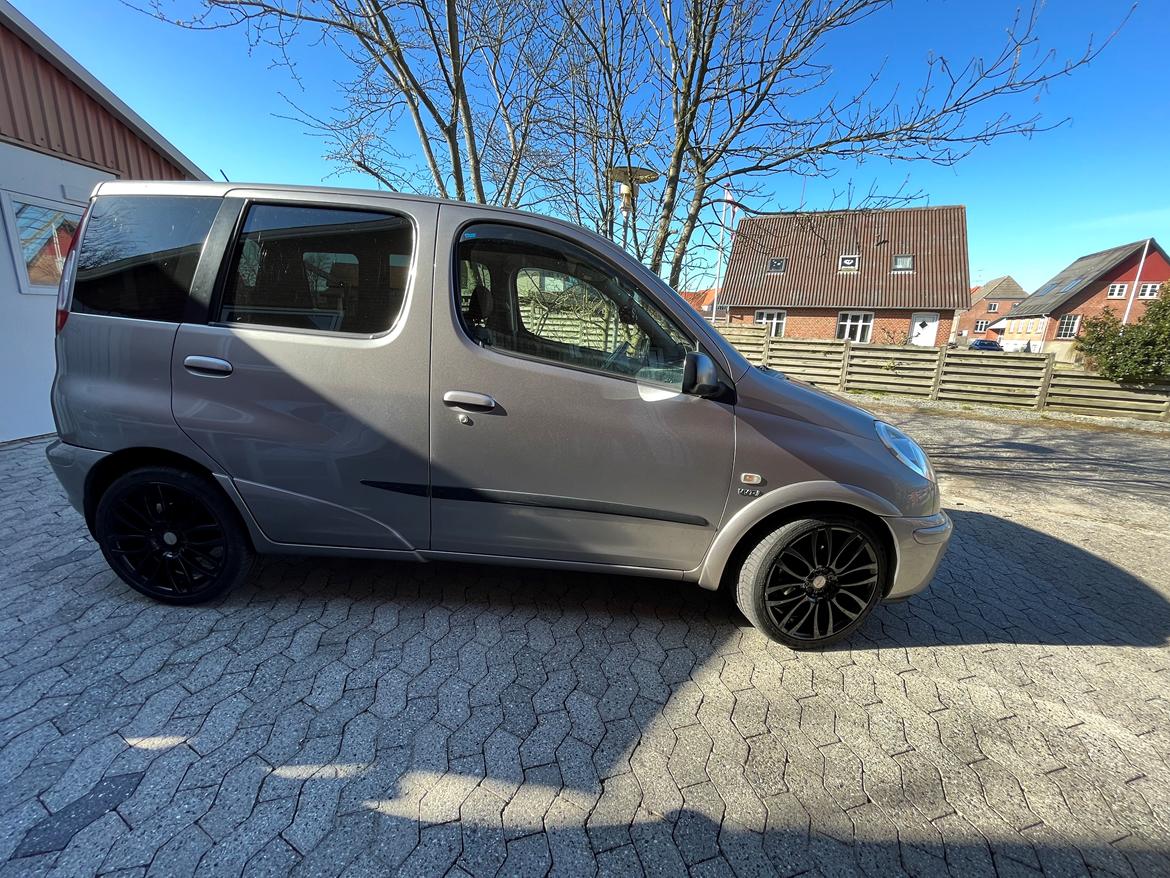 Toyota Yaris verso R.I.P billede 10