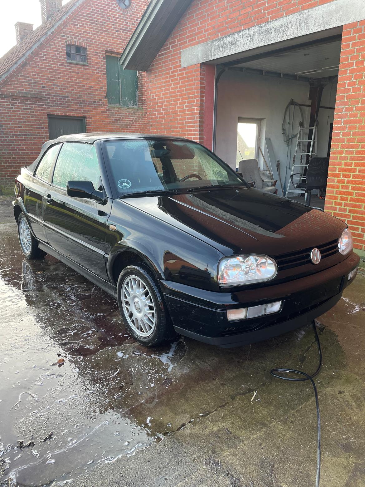 VW Golf 3 Cabriolet - Samme da jeg fik hende efter en lille vask :P billede 3