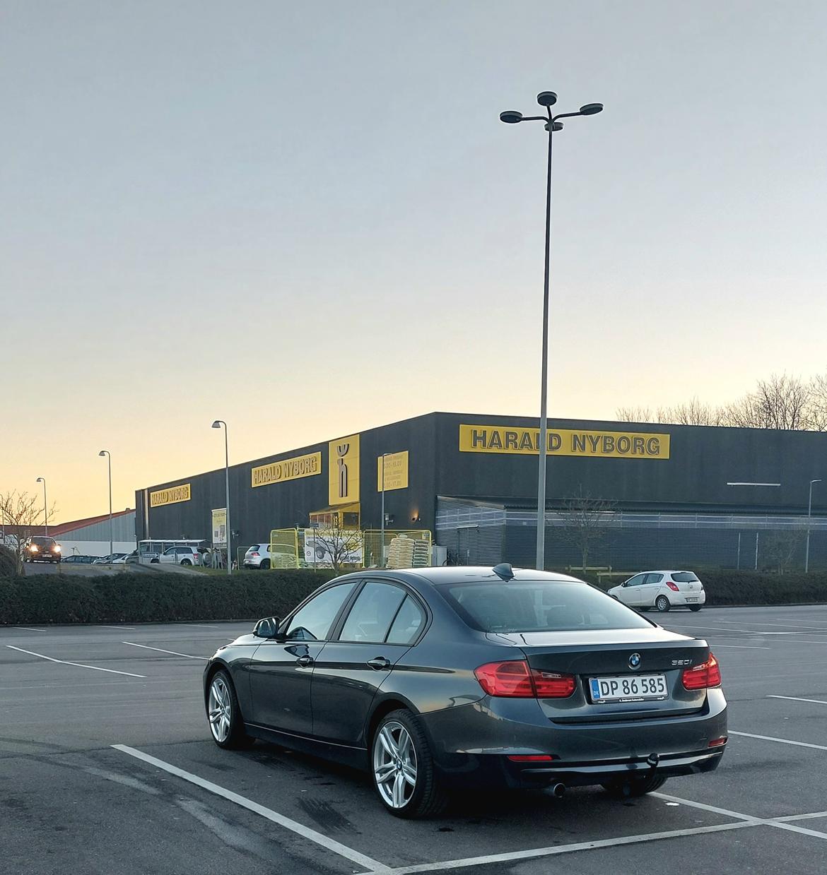 BMW 320i F30 "SOLGT" billede 10