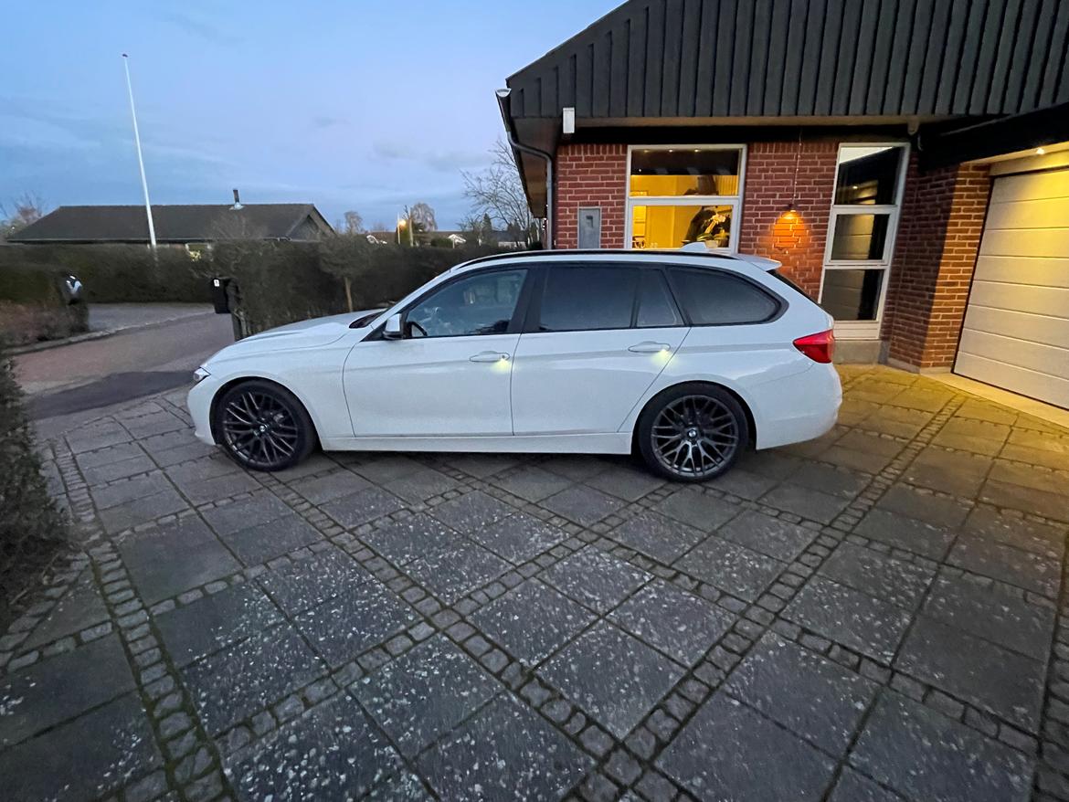 BMW 320D LCI (Solgt) billede 11